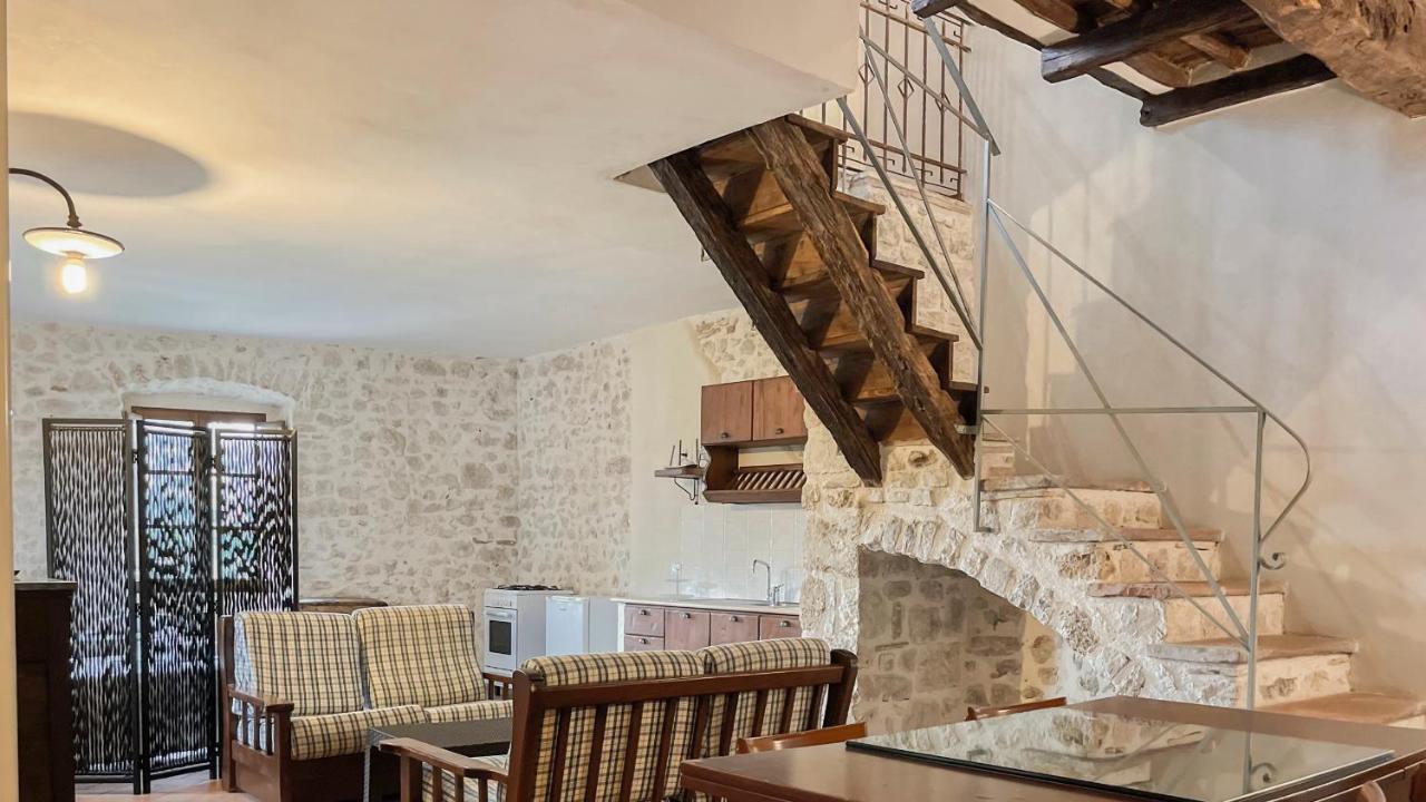 Aparthotel Borgo San Valentino Arrone Exterior foto