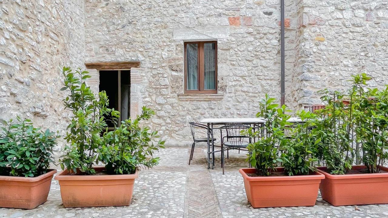 Aparthotel Borgo San Valentino Arrone Exterior foto