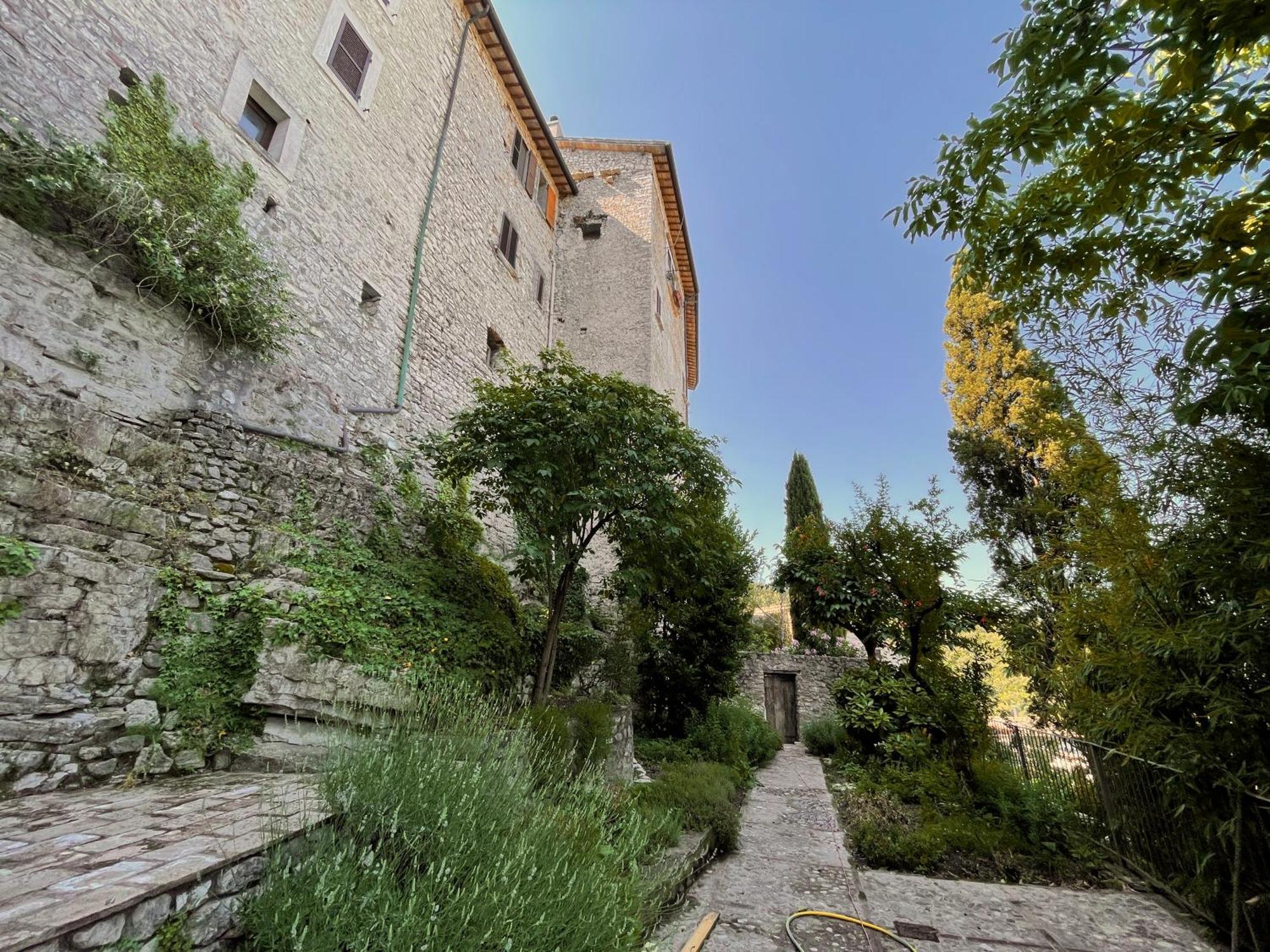 Aparthotel Borgo San Valentino Arrone Exterior foto